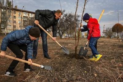 Жители Донецка вышли на второй общегородской субботник