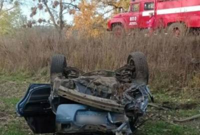 В Полтавской области авто вылетело в кювет: один человек погиб и один пострадал. ФОТО