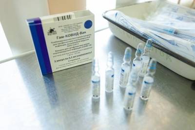 Минздрав России разрешил одновременно прививаться от коронавируса и гриппа