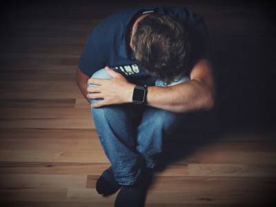 Психиатр Назарьев рассказал о трёх основных симптомах депрессии у взрослых