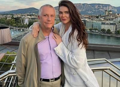 Бывший 60-летний российский чиновник и сенатор женился в Италии на 24-летней