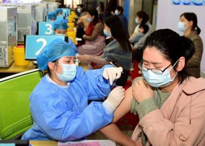 Жителям Китая сделали свыше 2,24 млрд прививок от коронавируса