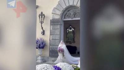Невеста экс-сенатора Вавилова пошла под венец в 35-килограммовом платье