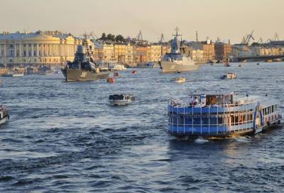 В Петербурге очистили русло реки Смоленки