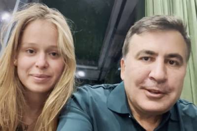 Девушка Саакашвили заявила о его расставании с женой
