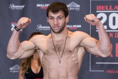 Токов победил Давлатмуродова на турнире Bellator в Москве