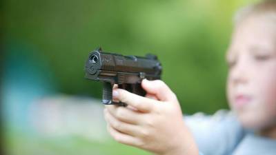 Школьник ранил сверстницу из игрушечного пистолета в Москве