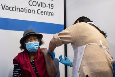 Британский премьер призвал население сделать третью прививку от Covid-19