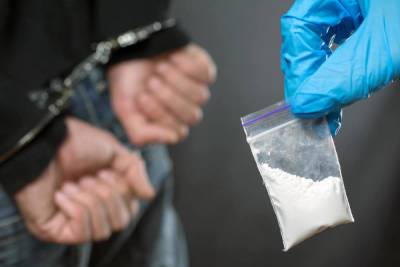 Криминальный дуэт намеревался распродать в Архангельске 8 кг наркоты