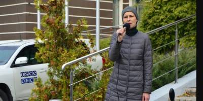 Юлия Чичерина выступила под окнами ОБСЕ в Донецке