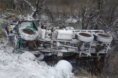 Метель в Холмогорском районе погубила грузовик с двумя людьми на борту