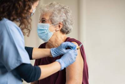 В США обнаружили, что вакцинация от коронавируса снижает и риск смерти от других причин