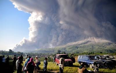 Вулкан на острове Ла-Палма продолжает разрушаться и мира