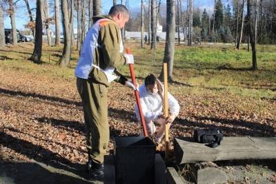 На мемеориале «Хацунь» брянские волонтеры посадили рябину
