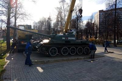 В йошкар-олинский парк Победы вернулся после реставрации танк Т-55