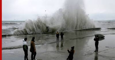 В Сочи объявили штормовое предупреждение с угрозой смерчей и селей
