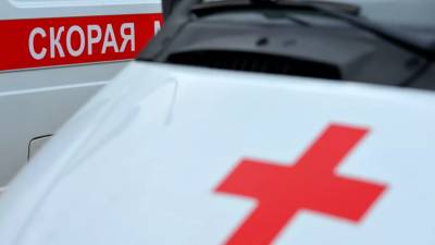 Один человек погиб при столкновении шести автомобилей в Петербурге