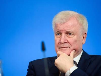 Хорст Зеехофер - Глава МВД Германии выступил против введения пограничного контроля в ЕС на фоне кризиса с мигрантами - unn.com.ua - Украина - Киев - Белоруссия - Германия - Польша