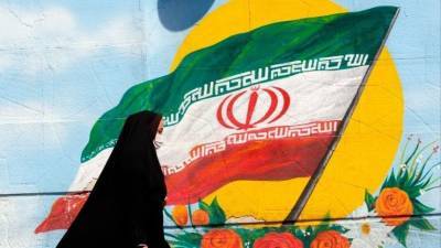 Губернатор в Иране получил пощечину на своей инаугурации — видео