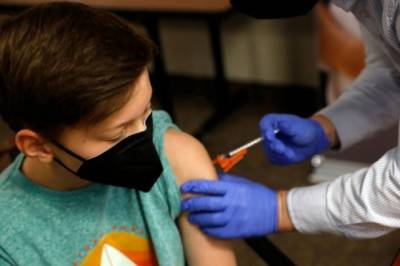 В Украине могут начать вакцинировать детей от COVID-19: что говорят врачи
