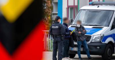 С ножами и дубинками: в Польше задержали 50 ультраправых на границе с Германией