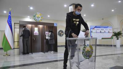 В Узбекистане закрылись участки на выборах президента страны