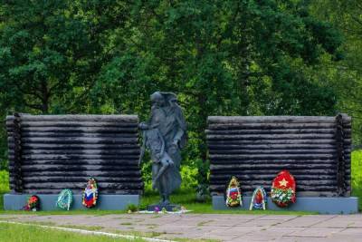 В Тверской области ломали мемориал в память о расстрелянных в годы войны