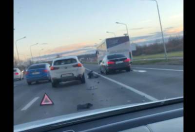 Авария с участием автобуса перекрыла движение на Пулковском шоссе