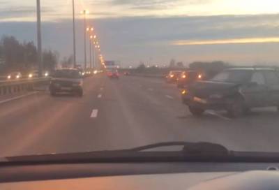 На Киевском шоссе "раскидало" несколько легковых машин