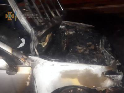 В Харькове подожгли Lexus сотрудника Офиса генпрокурора – СМИ