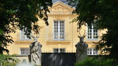 Над резиденцией Макрона в Версале заметили два неопознанных беспилотника