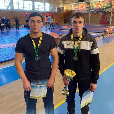 Медали всех достоинств завоевали сахалинские борцы на всероссийском турнире