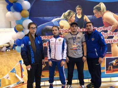 Двух сахалинок включили в сборную России по женской борьбе