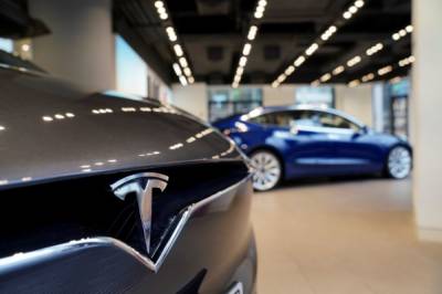 Маск: Tesla откладывает тестирование новой версии автопилота
