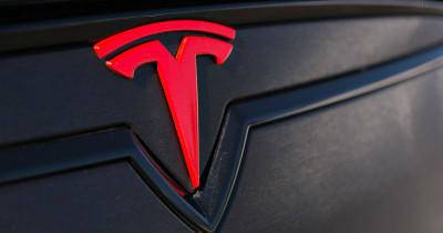 Маск заявил, что Tesla откладывает тестирование новой версии автопилота из-за неполадок