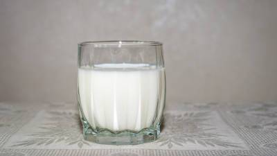 Пластический хирург назвала неожиданные последствия употребления молока