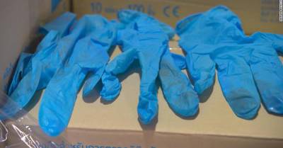 В Таиланде использованные перчатки массово подкрашивают и продают по всему миру