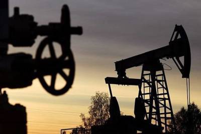Мировые цены на нефть в понедельник утром растут на информации о снижении ее запасов