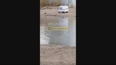 Труп неизвестного обнаружили на пляже под Бугринским мостом в Новосибирске