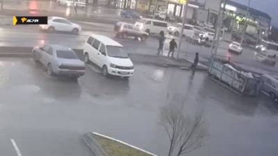 В Новосибирске девушка-водитель отвезла сбитого на пешеходе мужчину домой