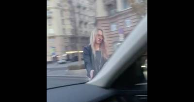 Поступок женщины за рулем авто возмутил водителей Москвы