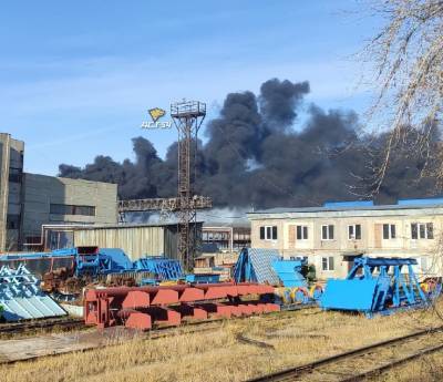 В Новосибирске загорелись покрышки в Ленинском районе