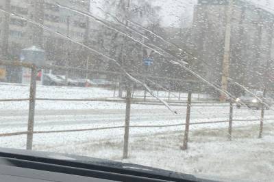 Снег на дороге: в Госавтоинспекции Карелии призвали водителей к осторожности