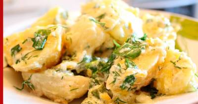Запеченный картофель в сметане: простой и быстрый рецепт приготовления в мультиварке