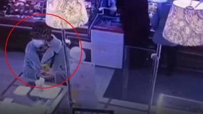 В Уфе женщина внезапно ударила покупательницу в пекарне - bash.news - Уфа - район Демский