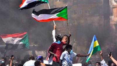Военные арестовали членов переходного правительства Судана