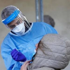 За сутки в Украине выявили почти 15 тыс. случаев коронавируса