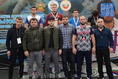 Дагестанские борцы завоевали свыше десяти медалей на всероссийском турнире