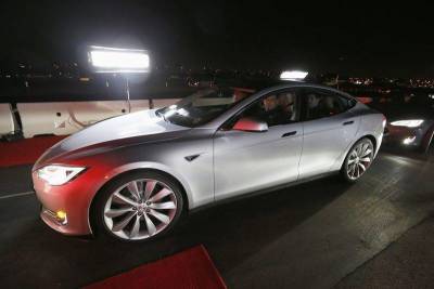 Илон Маск - Владимир Садыков - Марин Бобров - Tesla откатила автопилот до старой версии из-за проблем с ПО - smartmoney.one - США - Нью-Йорк - Сан-Франциско - Нью-Йорк - Reuters