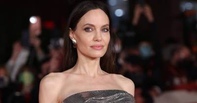 Анджелина Джоли в платье Atelier Versace представила картину "Вечные" на Римском кинофестивале